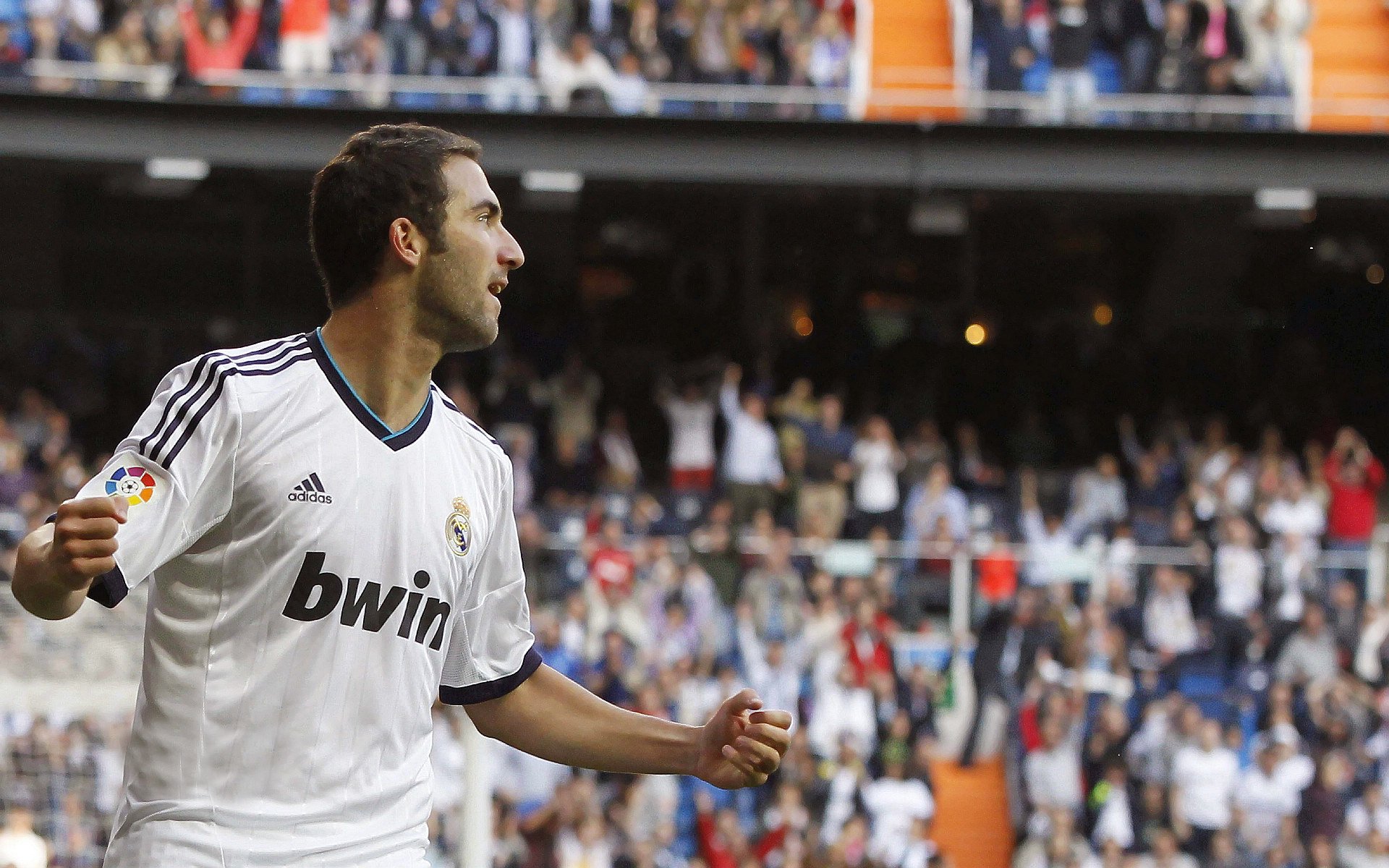 萨拉赫连续三场比赛得分超过惊险取胜，利物浦挑战极限！